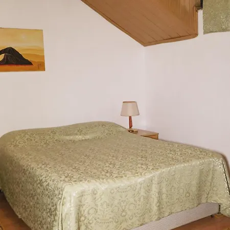 Step, With Balcony Apartment *